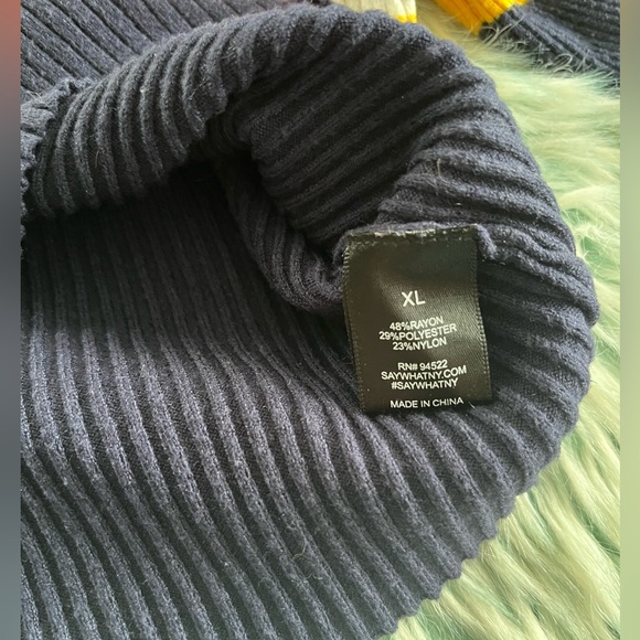 Fun, Striped, Navy Cropped Sweater. Size XL - Picture 5 of 7